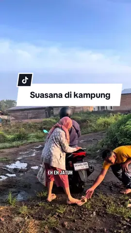 Udah nyampe moms Qi di kampung adek aku we , suasana nya dingin pol #pulangkampung  #suasanadikampung 