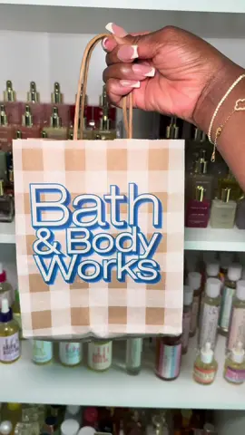 This is a really mini haul of what I got during @Bath & Body Works One day flash Sale! I didn't need anything else!!  🤣 . . . .#fyp #bathandbodyworks #birthdaycake #vanilla #perfumetok 