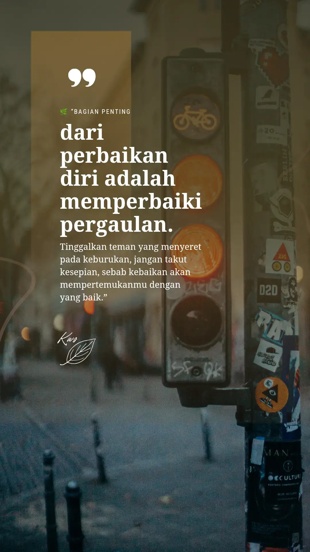 “Bagian penting dari perbaikan diri adalah memperbaiki pergaulan. Sebab hati manusia mudah sekali terpengaruh oleh lingkungan. Seringkali seseorang yang awalnya menjaga diri bisa berubah karena terbiasa berada di tengah teman yang salah. Begitu pula sebaliknya, seseorang yang biasa-biasa saja bisa meningkat imannya karena berada di lingkaran yang selalu mengingatkan pada Allah. Teman adalah cermin. Dari siapa kita sering bersama, di situlah kita akan melihat diri kita. Bila temanmu ringan dalam maksiat, lambat laun hatimu ikut ringan melihatnya. Tapi bila temanmu berat menahan diri dari dosa, engkau pun akan terdorong untuk lebih berhati-hati. Itulah mengapa memperbaiki pergaulan menjadi langkah penting dalam perbaikan diri. Jangan takut kesepian saat engkau berani meninggalkan teman yang menyeret pada keburukan. Kesepian itu lebih mulia dibanding ramai bersama orang-orang yang menjerumuskanmu. Lebih baik duduk sendiri dalam renungan dan doa, daripada duduk bersama dalam tawa yang melupakan Allah. Ingatlah, kesepian itu tidak selamanya. Sebab Allah Maha Mengetahui siapa hamba-Nya yang tulus menjaga diri. Selagi engkau istiqamah di jalan kebaikan, Allah akan mempertemukanmu dengan orang-orang yang hatinya juga terjaga, yang lisannya penuh doa, dan yang pergaulannya menuntunmu semakin dekat dengan surga. Maka jangan pernah merasa rugi meninggalkan pergaulan yang buruk. Sesungguhnya, itu bukan kehilangan, tapi sebuah jalan menuju pertemuan yang lebih baik, lebih mulia, dan lebih diridai oleh Allah.” 🤍✨ #cratorsearchinsight  #PerbaikanDiri 🌿 #PergaulanBaik 🤝 #JalanMenujuKebaikan ✨ #fypage 