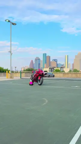 This ZX10 + A iPhone 😩  ¥ #kawasaki #zx10r #1korlando #ninja #ninjazx10r    