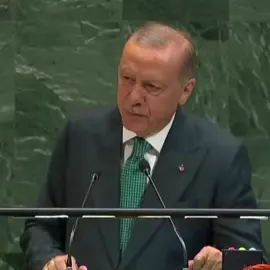 Cumhurbaşkanımız @RTErdogan: “Biz güçlünün haklı olduğu değil, haklının güçlü olduğu bir sistem kurulana kadar ‘Dünya 5’ten büyüktür!’ demeye devam edeceğiz.” 23.09.2025  #UNGA80  #PalestinesVoiceErdogan  @Recep Tayyip Erdoğan | Dijital @Metin Kaptanoğlu @hasandogan 