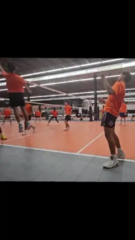 When the middle gets to play right side. Butter set by Jackson! 🧈👐 😮‍💨🫰🔥   @Enrique  #fyp #volleyball #newtiktok #tiktokshop #foryoupage 