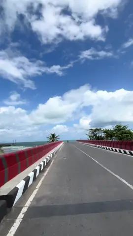 kalian kalau ke pangandaran suka lewat jalan sini ga ? kalau belum cobain deh view nya cakep bngt asli 😆 #pangandaran #pangandaran💃 #fyp 