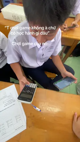 chơi roblox mà tay cầm máy tính tay cầm điện thoại #airbusa22427 #roblox #fyp #viral #thptchuyenthoaingochau 