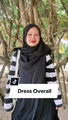 Nyaman banget pakai overall dress ini, harus koleksi banyaaak buat daily 🖤🤍