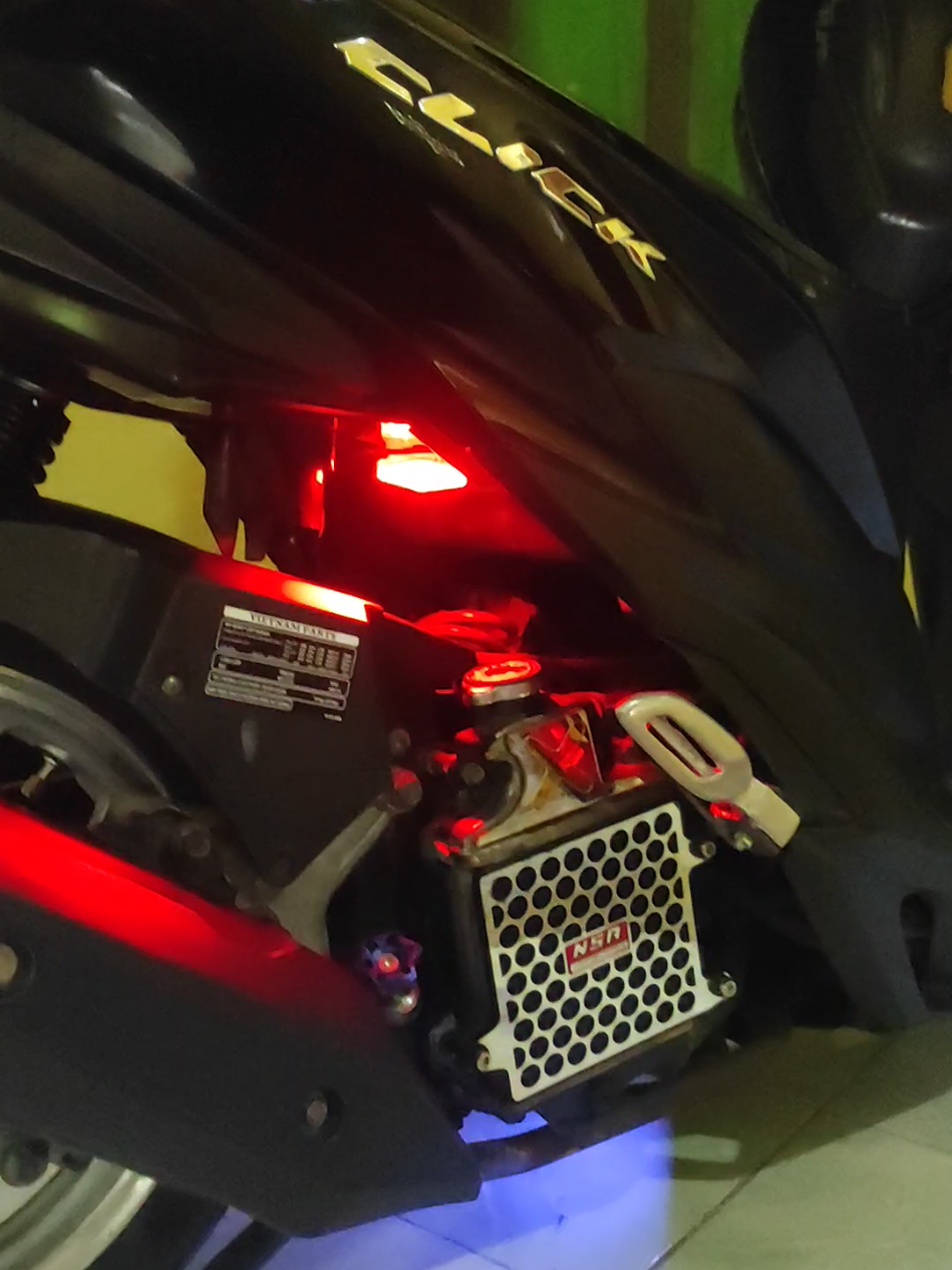 tinggal di tempel saja bosku  #lampukolong #lamputempel #lampurgb #lampuplafon #fyp 