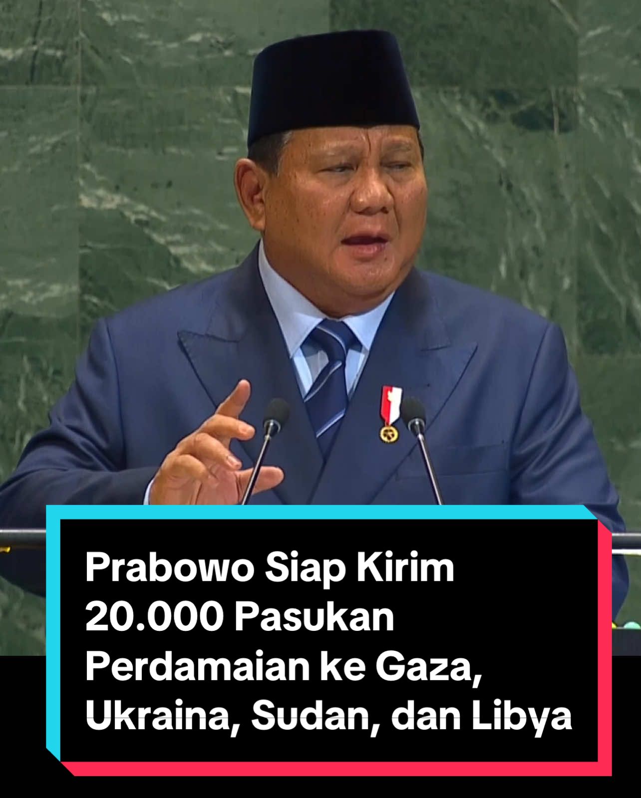Prabowo Siap Kirim 20.000 Pasukan Perdamaian ke Gaza, Ukraina, Sudan, dan Libya New York - Presiden RI Prabowo Subianto menyatakan Indonesia siap mengirim 20.000 pasukan perdamaian ke Gaza, Ukraina, Sudan, dan Libya jika dibutuhkan. Ia menyatakan Indonesia adalah salah satu negara yang berkontribusi paling besar untuk Pasukan Penjaga Perdamaian Perserikatan Bangsa-bangsa (PBB). 