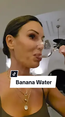 @villafrancapositano Bartender Giovanni has perfected something I didn’t think I would've ever expected to try... & LOVE! The process took months but he found a way to turn bananas into liquid gold!  Banana water is absolutely delicious!