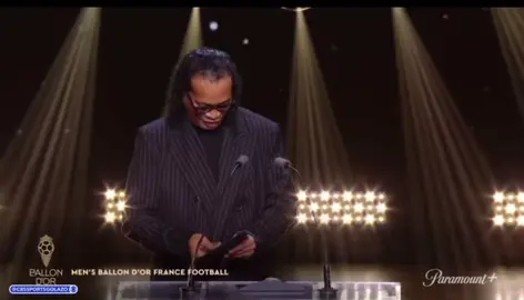 Ronaldinho announcing the winner of the 2025 Balon D’or. #viraltiktok #ballondor2025 #football #sports 