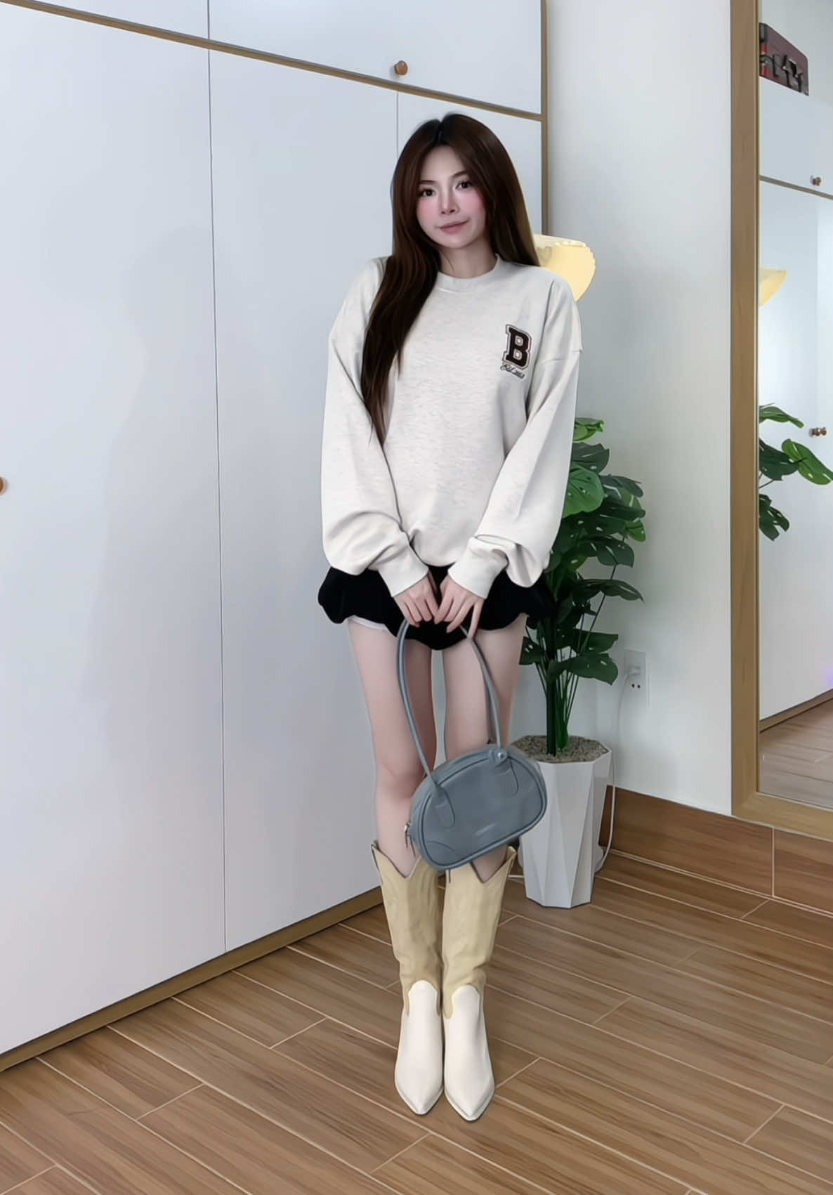 Vào đông rồi sắm áo khoác xịn thôi 💕 #boo #aosweater #mixandmatch #OOTD #aokhoac 