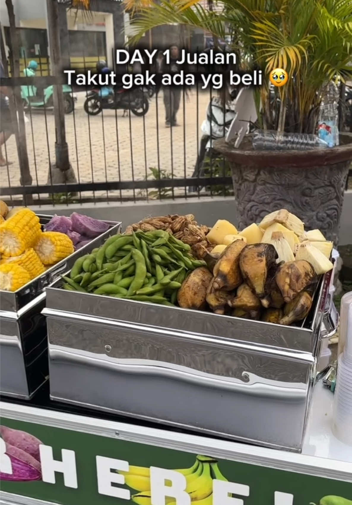 Alhamdullilah jangan lupa jajan sehat 🙌 Fresh and Healthy  📞0882 8662 9320 📍Taman Kota Baturaja (Depan Kantor POS) 🗓️ Setiap Hari Sabtu dan Minggu ⏰ Jam 06:00 s/d Habis . . . . #kukusan #kukus #polopendem #polopendemkukus #baturaja #makanan #sehat #ubiubian #singkong #jagung #food #realfood #fyp #fyppppppppppppppppppppppp #viral #makananviral #sehat 
