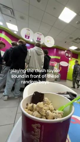 we 💗 trolling @sadie 