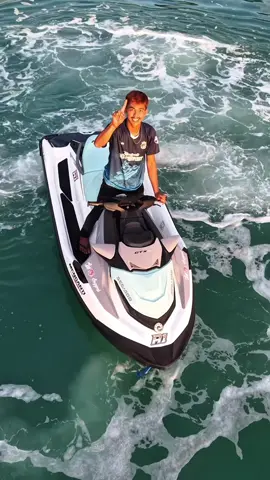 Sedang menukmati hidup#mengantiwatersport #foryoupage #foryoupage #kebumenkeren #seeadoo 