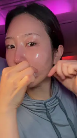 기내가 건조할때 , Pdrn+ 랩핑마스크 완전 추천 🥰 When the cabin air feels too dry, I recommend applying PDRN to the skin and then using a wrapping mask. It’s one of my favorite in-flight skincare hacks for keeping skin hydrated and fresh.#inflightskincare #skincare #glassskin 