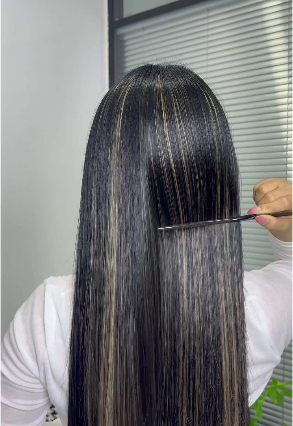 Do my hair extensions with me!!!🫶🏻💕#clipinhairextensions #clipins #hairstyle #shorthair #straighthair 
