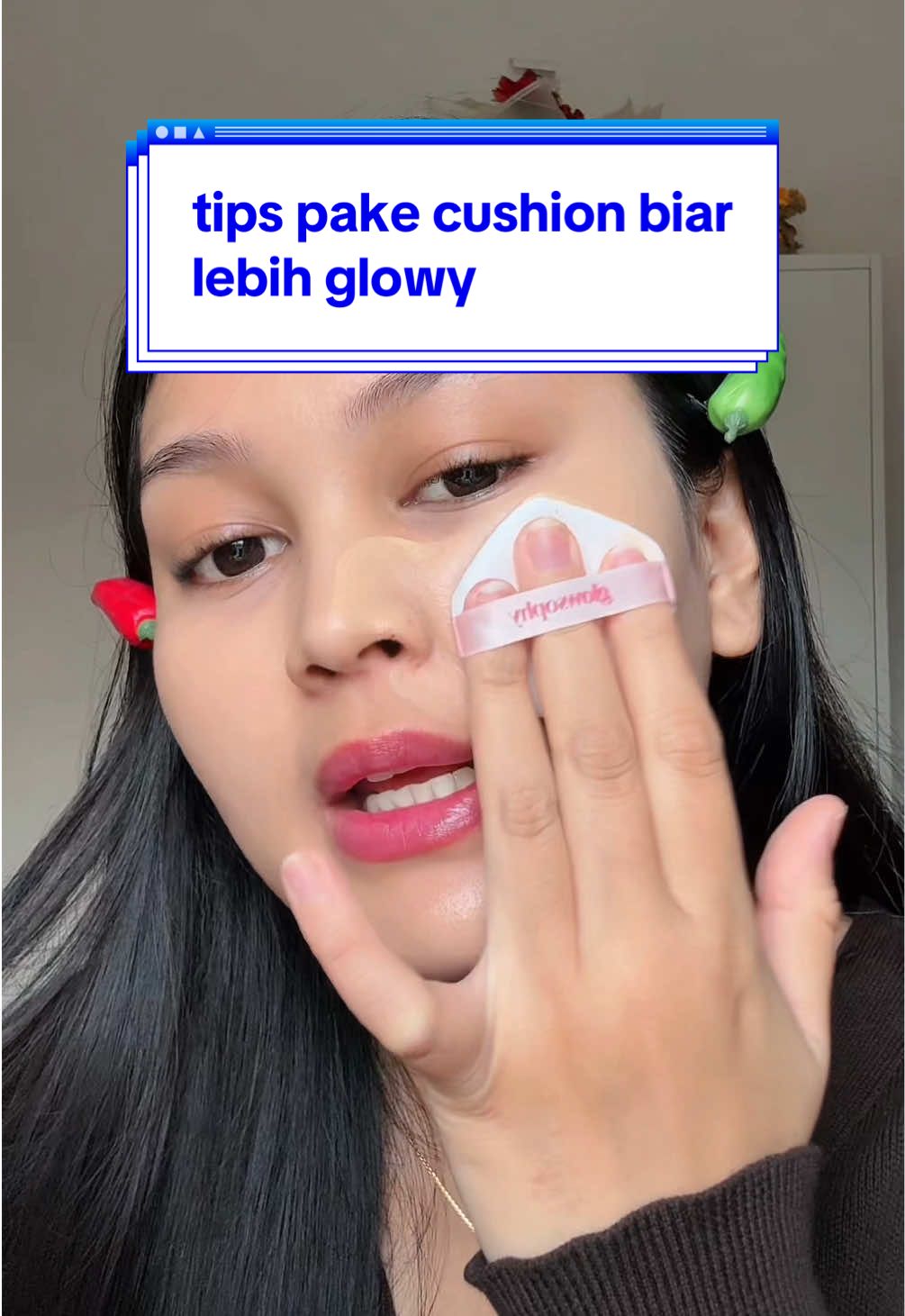 tips pake cushion glowy ✊🏻 pilih cushion yg ringan, jadi walaupun kasih efek glowy tapi gabikin muka jd berat atau numpuk. harus skinprep dulu - complexion - setting - lanjutin ke step makeup lainnya. cushion yg aku pake ini ternyata cocok bgt dikulit aku yg combi to dry, hasilnya kaya healthy glow tapi gak lebay, alias bagus banget. ☺️ #cushion #cushionviral #cushionlokal #cushionglow #glowcushion #makeup #makeuptips #tipsmakeup #tutorialmakeup #glowcushionglowsophy #stopdica #foryou 