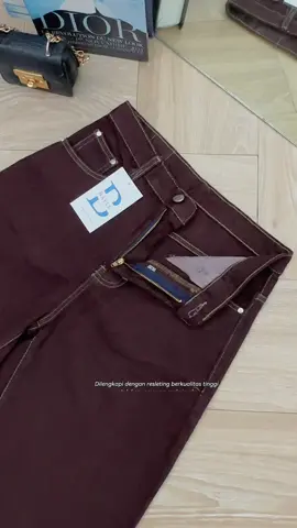 Ready nih warna baru Mahogany jeans 🤎 Jangan sampai kehabisan ya🫵🏻 #mahogany #jeanscoklat #coklatviral #jeanshighwaist #bayle 