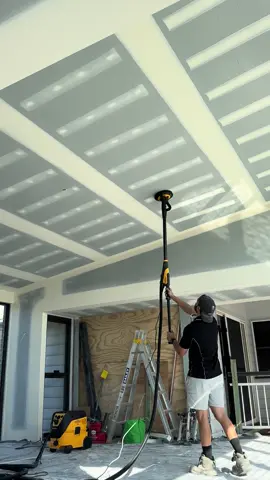 Mirka action, first go with this sander and I’m loving it 😍 #drywall #plastering #sanding 