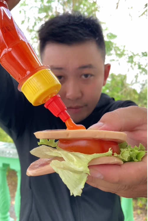 Ăn Hambeger bằng thịt hộp.#reviewanngon #reviewfood #tiktokfood 