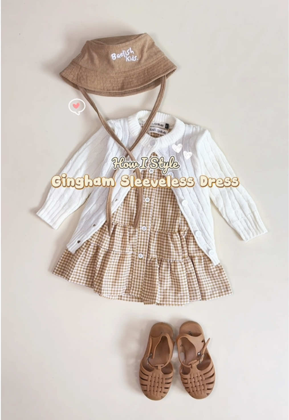 Mix and match gingham dress dengan bucket hat & layering  cardigan yang bikin outfit lebih cozy🥰✨ Perfect buat jalan santai atau casual day out! 💛👒 #dressanak #ginghamdress #ootdanakperempuan 