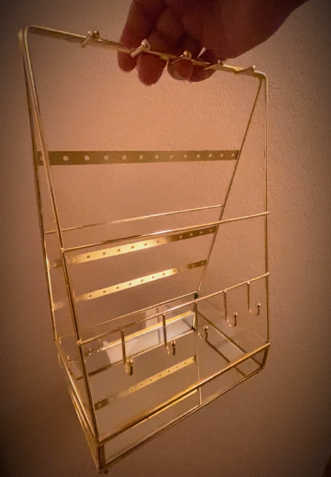 I found the perfect jewelry holder! My earrings, bracelets, and necklaces are perfectly organized and easy to choose. That’s why I love @Ross Dress for Less because I find everything I need with a great price! 🐾 #jewelrytips #rossfinds #rossdressforless 
