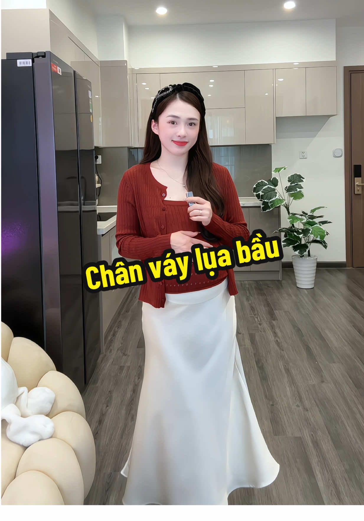 1 chiếc chân váy lụa bầu mix được siêu nhiều đồ lun các mom ạ 😍 