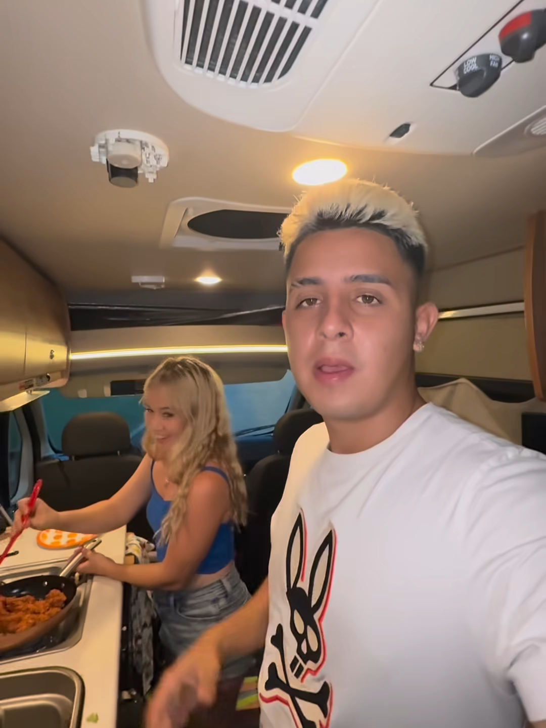 Viviendo en una casita de llantas con mi esposa Gringa 😱 Rumbo a Houston a jugar el 27 de septiembre