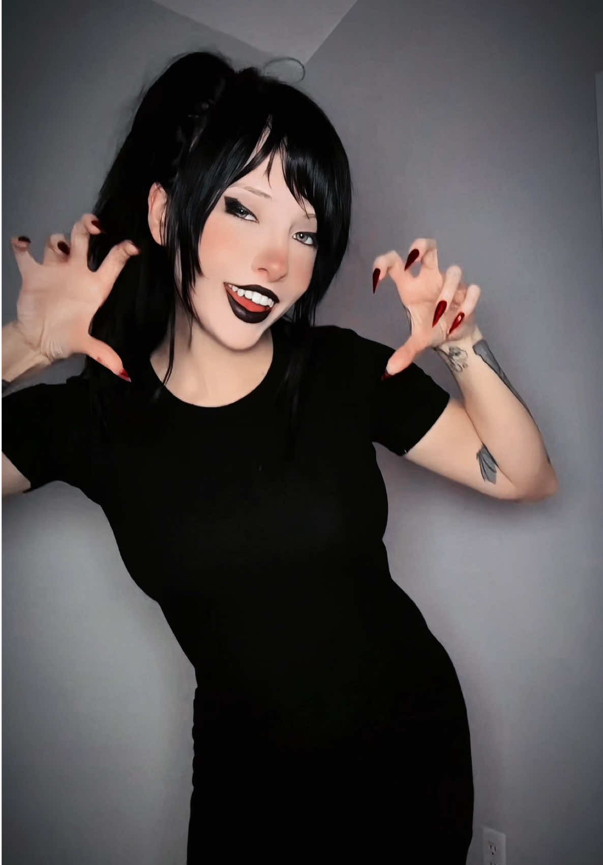 Hehehe >:) #goth #gothgirl #mavis #maviscosplay #cosplay 