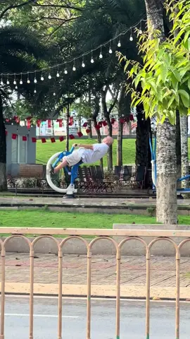 Ông vẫn đẳng cấp như xưa nha các cháu 👨🏽‍🦳 #thêducthethaonangcaosứckhoe #songkhoemoingay #cuoibebung #xuhuong #xuhuongtiktok 