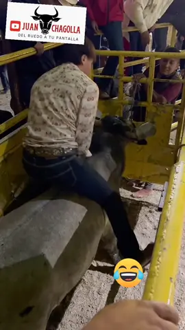 mi primer día como jinete y el último 😂🤣#jinete #jaripeos #humor #viraltiktok #risa 