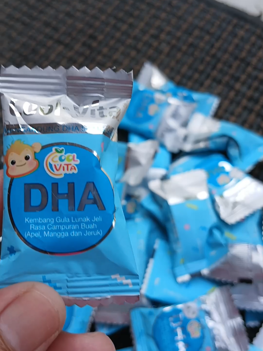 Mengandung dha algae oil 50mg per gummy membantu tingkatkan daya tangkap,dan juga bantu fokus konsentrasi  #permengummy #dhagummy #vitaminotakanak #coolvitagummy #gajiansale 
