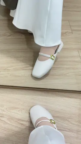 Emang ada sandal segemes ini tapi harganya murah meriah? ADA dong!#sandalwanita #sandalmurah #sepatuwanita  #flatshoes #sandalkondangan 