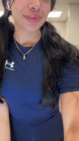 soy adicto a como lo mueve lou @Under Armour #thefarawayfan #parati #natanaelcano #muevelou #corridostumbados 