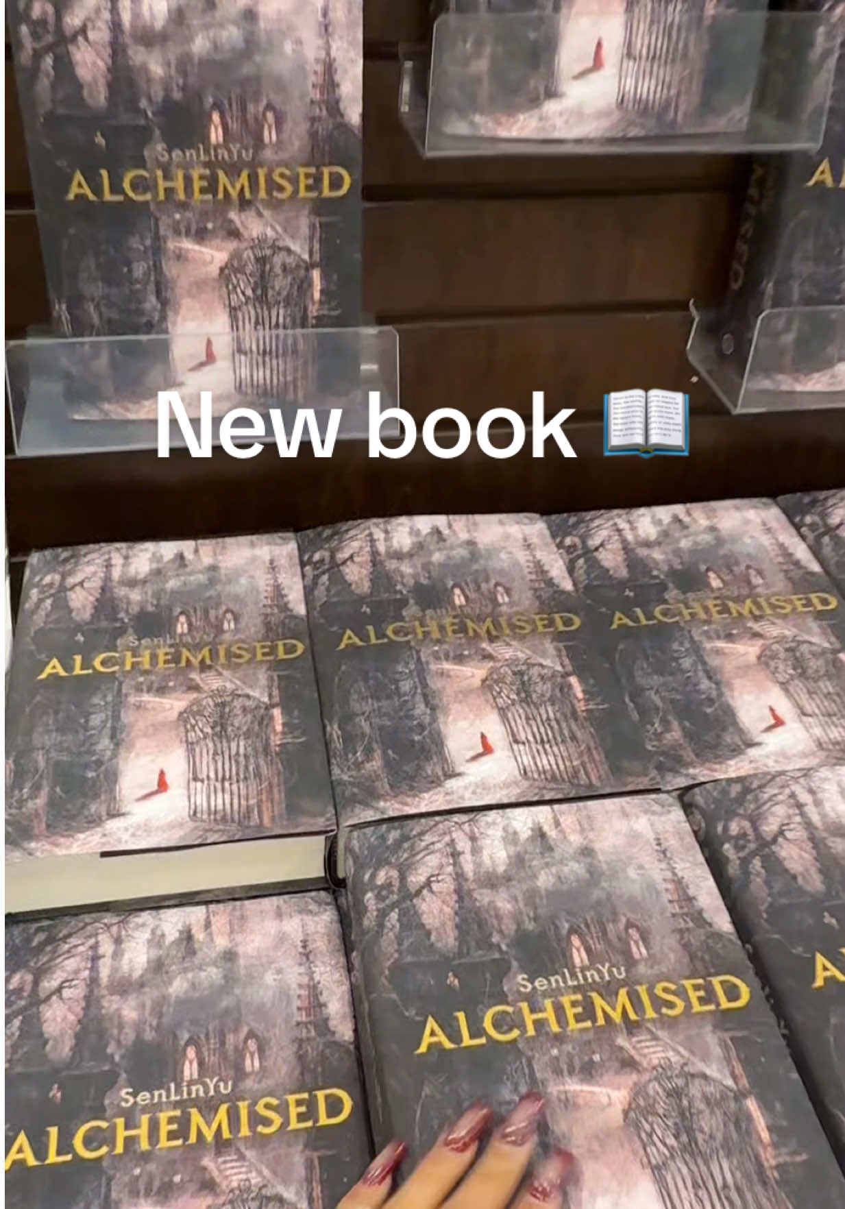 Guys I am soooo excited let me know your thoughts #BookTok #alchemised #newbook #senlinyu #reading 