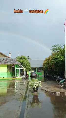habis hujan terbitlah pelangi..  #fyp #fypage #cuacaburuk #hujan #pelangi🌈 