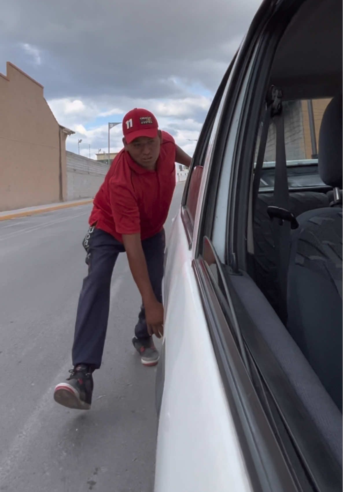 Broma del billete. 😂 #Broma #troll #payasos #chilinypikin #elexitoesdios 