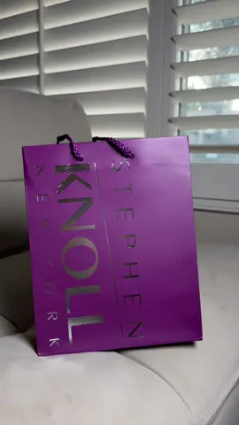 Ready for your best hair yet? ✨ Discover The SKNY Start. From shower to finish, this 3-step ritual keeps hair naturally soft, smooth, and effortlessly beautiful: 💧 Natural Touch Shampoo – fresh scalp, clean strands 🌿 Natural Finish Daily Mask – hydration + manageability 🌟 Concentrated Hair Serum – shine, frizz control & protection Lightweight care. Natural results. Everyday confidence. 💆‍♀️✨ @beautytap  @Stephen Knoll New York  #BTXSKGFTDSEPT25 #HairCircleSKNY #StephenKnollNewYork 