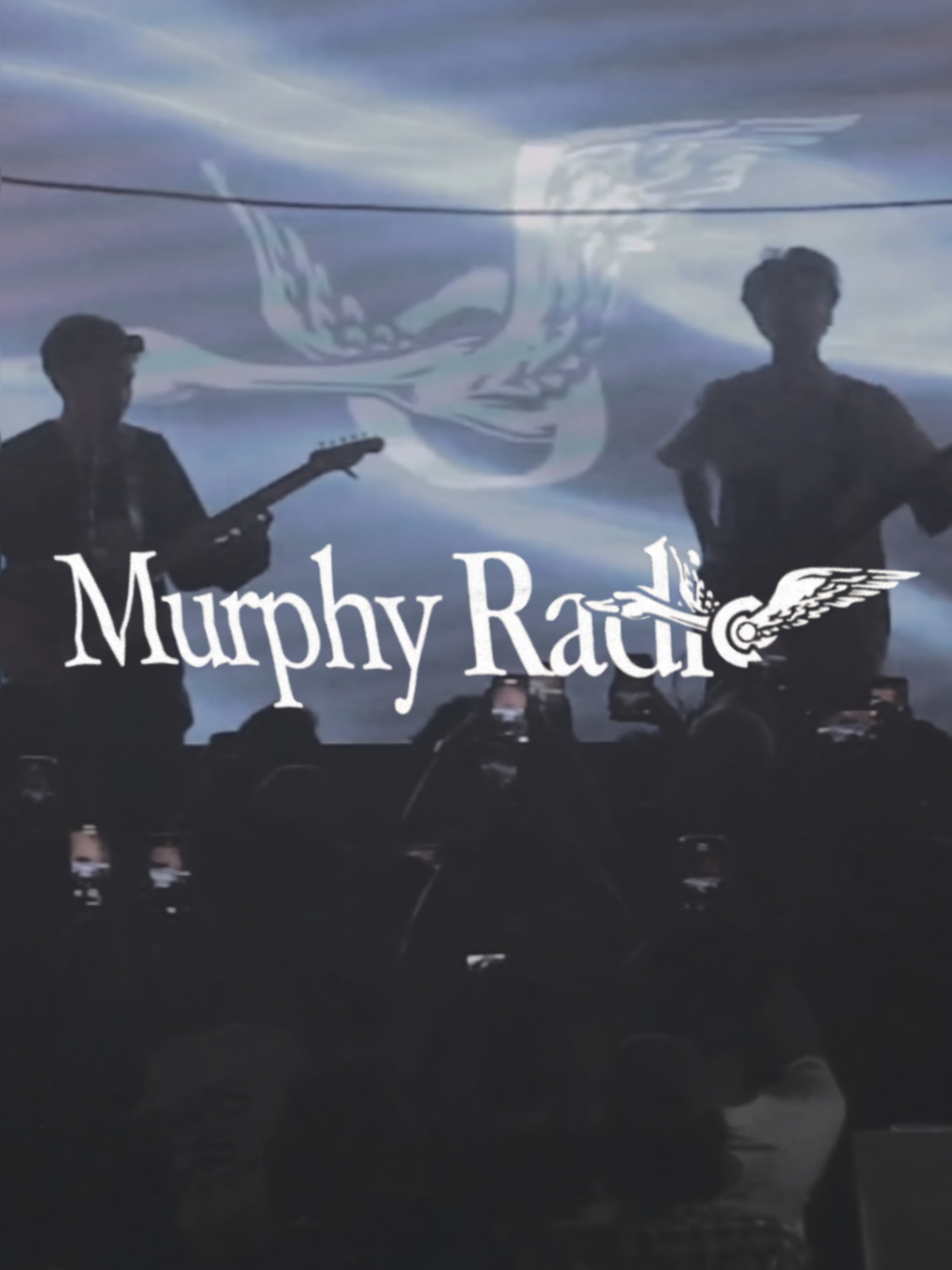 Lagu “Graduation Song” dari Murphy Radio band math-rock asal Samarinda, ia adalah simbol dari perubahan besar dalam hidup, perpisahan yang harus diterima, rasa takut akan yang belum pasti, tapi juga ajakan untuk tetap sadar dan berani melangkah. Sc 🎥 YouTube: PFvideoworks  #murphyradio #graduationsong #mathrock #liriklagu #lyricsvideo 