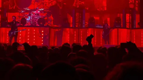 Vive la révolution!!!!! @Gojira  #ahcairagojira #madison