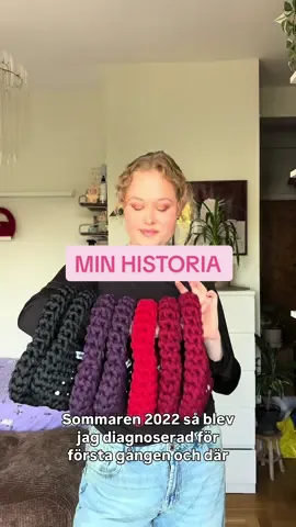 Bakom varje människa finns en historia🩷 atelje.minbrunchclub är så mycket mer än virkade väskor – det är min resa.  Hoppas verkligen ni vill se hela videon och att vi ses hos @Cay Collective kl 10.00 imorgon🩷 #minhistoria #hantverk #virka #egenföretagare #storytime 