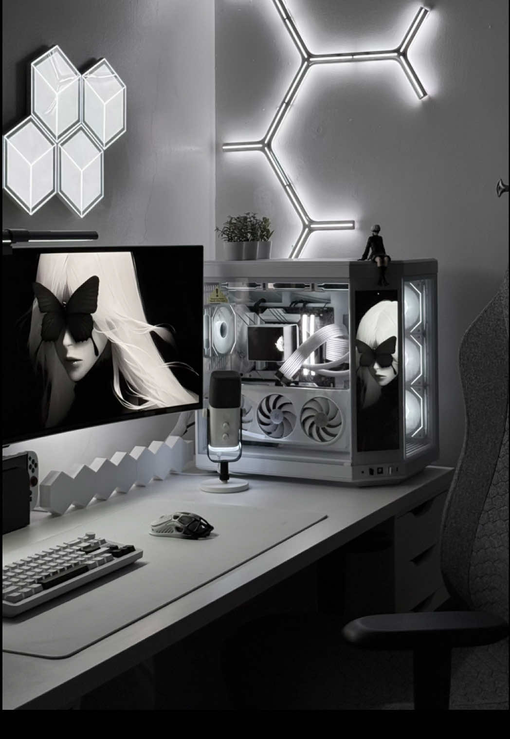 b&w setup >> #pcsetup #gamingroom #techtok #GamerGirl #darkcore 