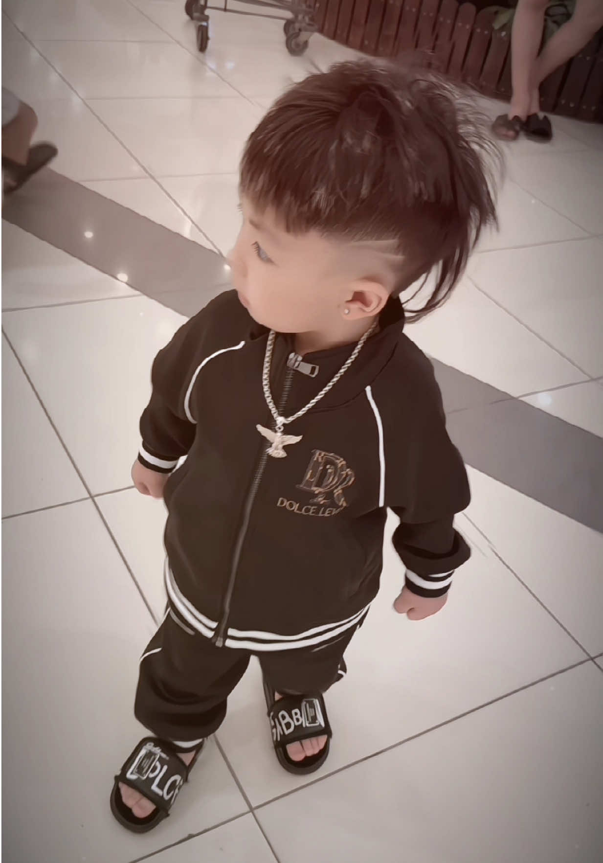 Nước mắt chẳng ngừng khi mình thành người dưng😕#xuhuongtiktok #xuhuong #fypシ゚ #bonnhatanh #hoangcuubao 