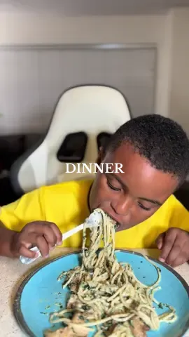 You feed your KIDS before your HUSBAND??????? #dinner #dinnertime #endofdayroutine #DailyRoutine 