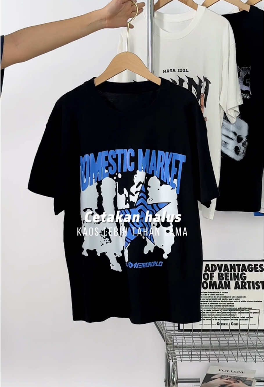 Mudah dicocokkan, diskon tak terbatas💭💙#OOTD #fyp #fashionmen #maverickclub #fashion101 #outfit #kaosvneck #vintage #kaos #tshirt #outfitbukber #outfitideas #kaoscowok #bajulebaran #fashion #tiktok 