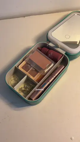 LITERALLY A MUST HAVE FOR MY RETOUCH GIRLIES🫶🏻 #makeuporganizer #vanity #makeupbag #makeupstorage #makeup