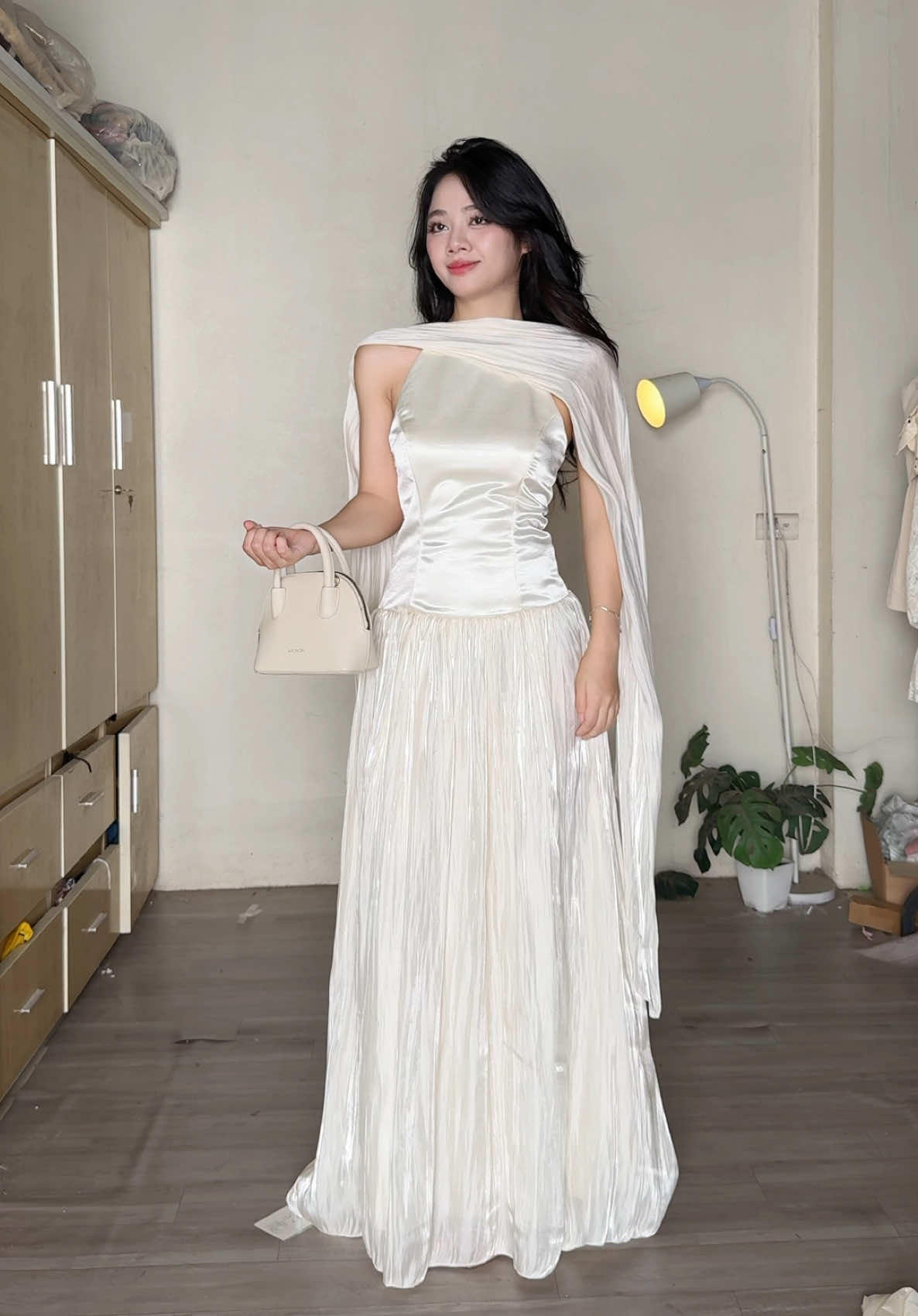 Đi đám cưới con bạn thân mặc như này được không các tình iuuu 👉👈 Có đứa bạn thân thoii mà tìm 7749 cái váy rùi 😆🤦‍♀️#met5tem #myoutfit #vayditiec #xuhuong #vaytrang 