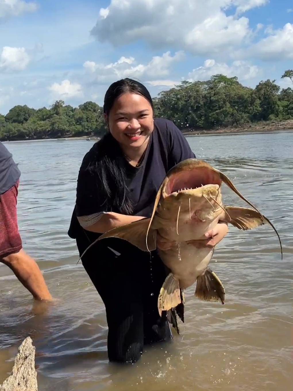 Ikan apa di tempat kalian gesss? sc Fani Wenny #ikan #kalimantan #dayakkalimantan 
