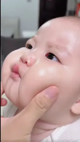 Sờ nắn cạ ngày hông chán luôn 😘