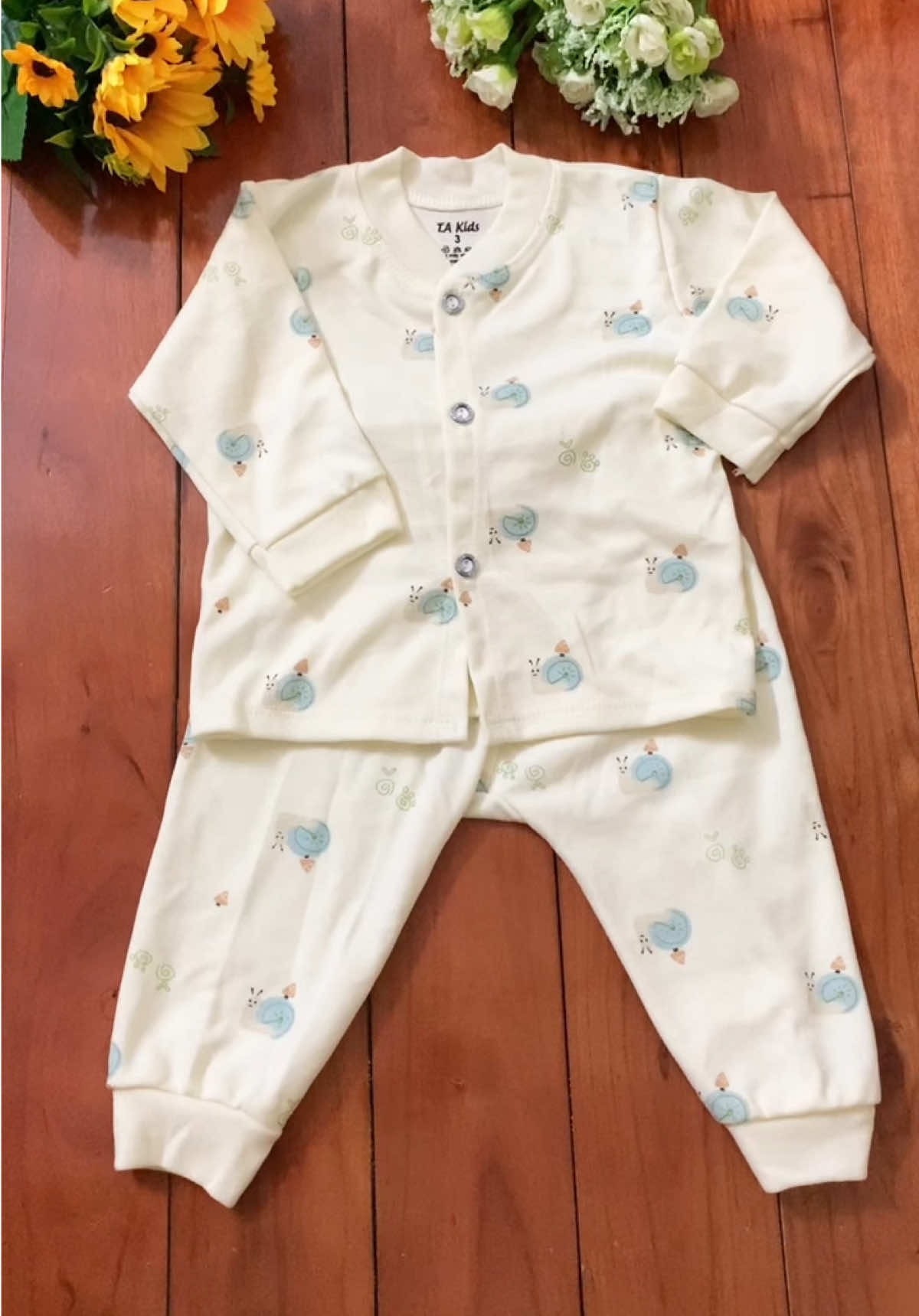 Combo dài tay chất nỉ hàn cho bé siêu xinh #xuhuong #quầnáochobé #đồthuđôngchobé ##merôsữa #dàitaychobé 