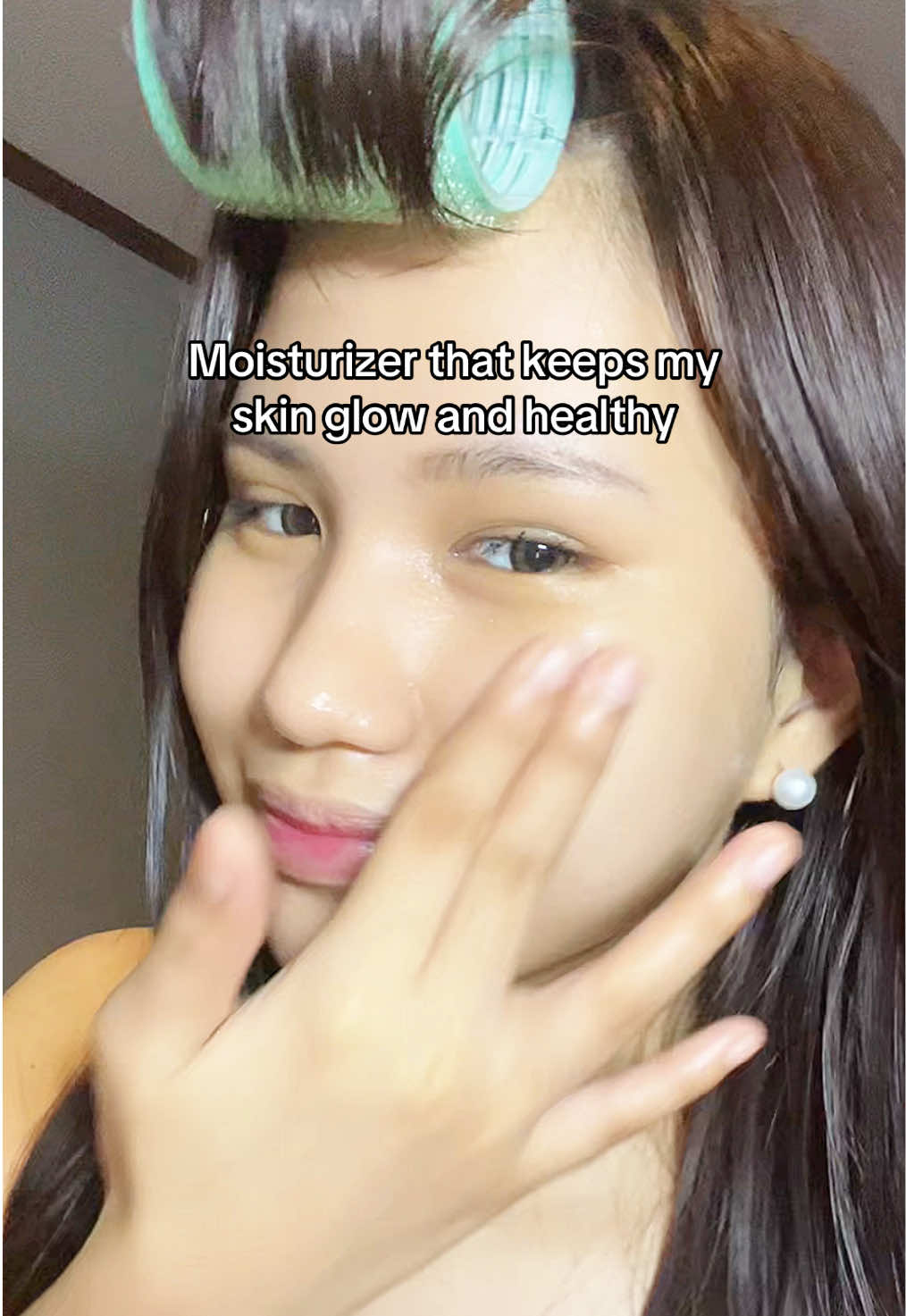 moisturizer reco for glowing skin🫶🏻😩 #skincare #SelfCare #skincareroutine 